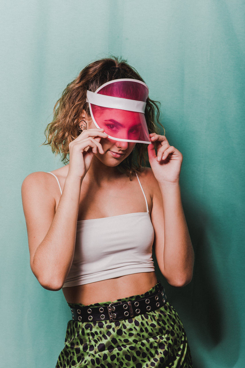 Ejemplos de atrezzo incluido en nuestro fotomatón para bodas en Córdoba