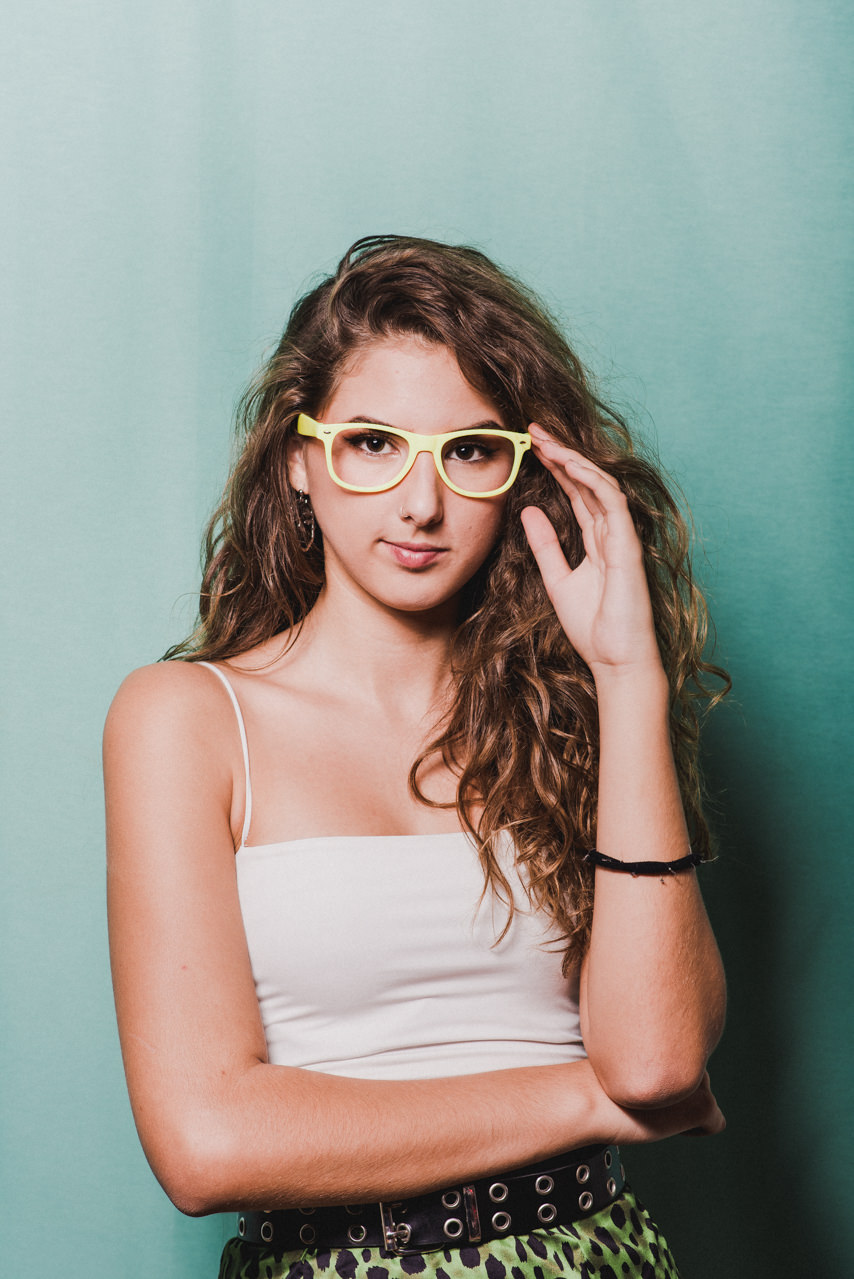 Gafas de atrezzo para Retromata, tu fotomatón para bodas en Marbella