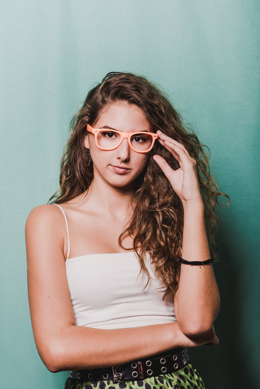 Variedad de gafas para el photocall que montamos con nuestro fotomatón para bodas en Huelva