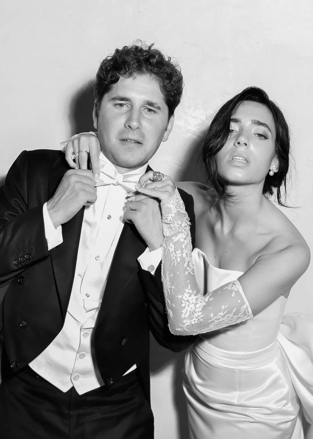 Novios disfrutando de Retromata, Así es Retromata, Fotos realizadas con Retromata, tu Fotomatón para bodas en Jerez de la Frontera