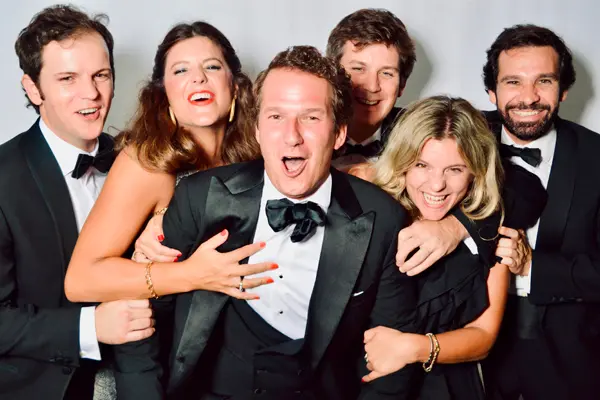 Disfruta como ellos con RETROMATA, tu fotomatón para eventos de empresa, bodas y comuniones