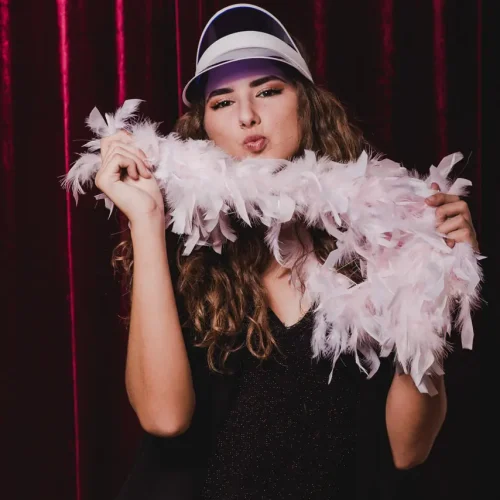 Detalles y extras de atrezzo de nuestro servicio de fotomatón para bodas en Marbella